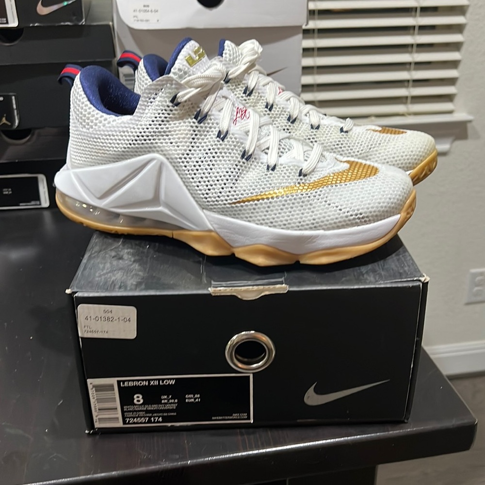 Lebron XII Low White/GoldNavy Size 8